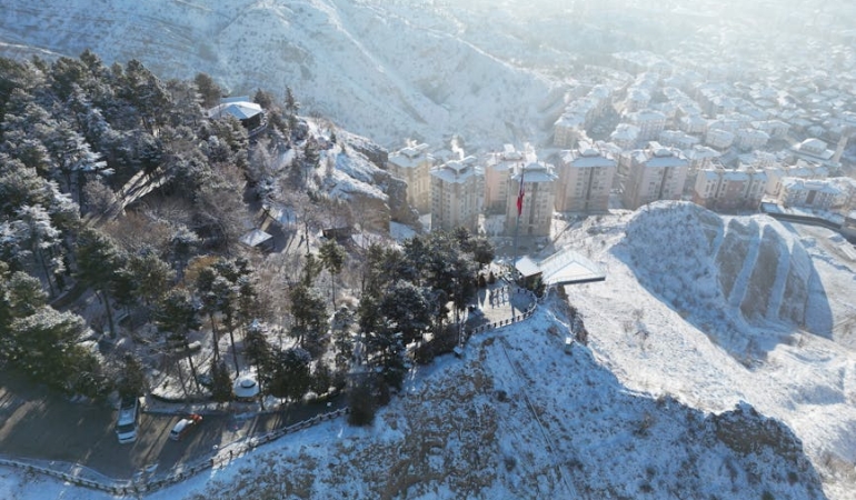 BOT-Otoyollari-Turkiye-Ekonomisine-On-Yilda-55-Milyar-Dolar-Katki-Saglayacak-featured