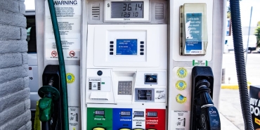 Petrol-Piyasalarinda-Hurmuz-Gerginligi-Fiyatlar-Yuzde-2-Yukseldi-featured